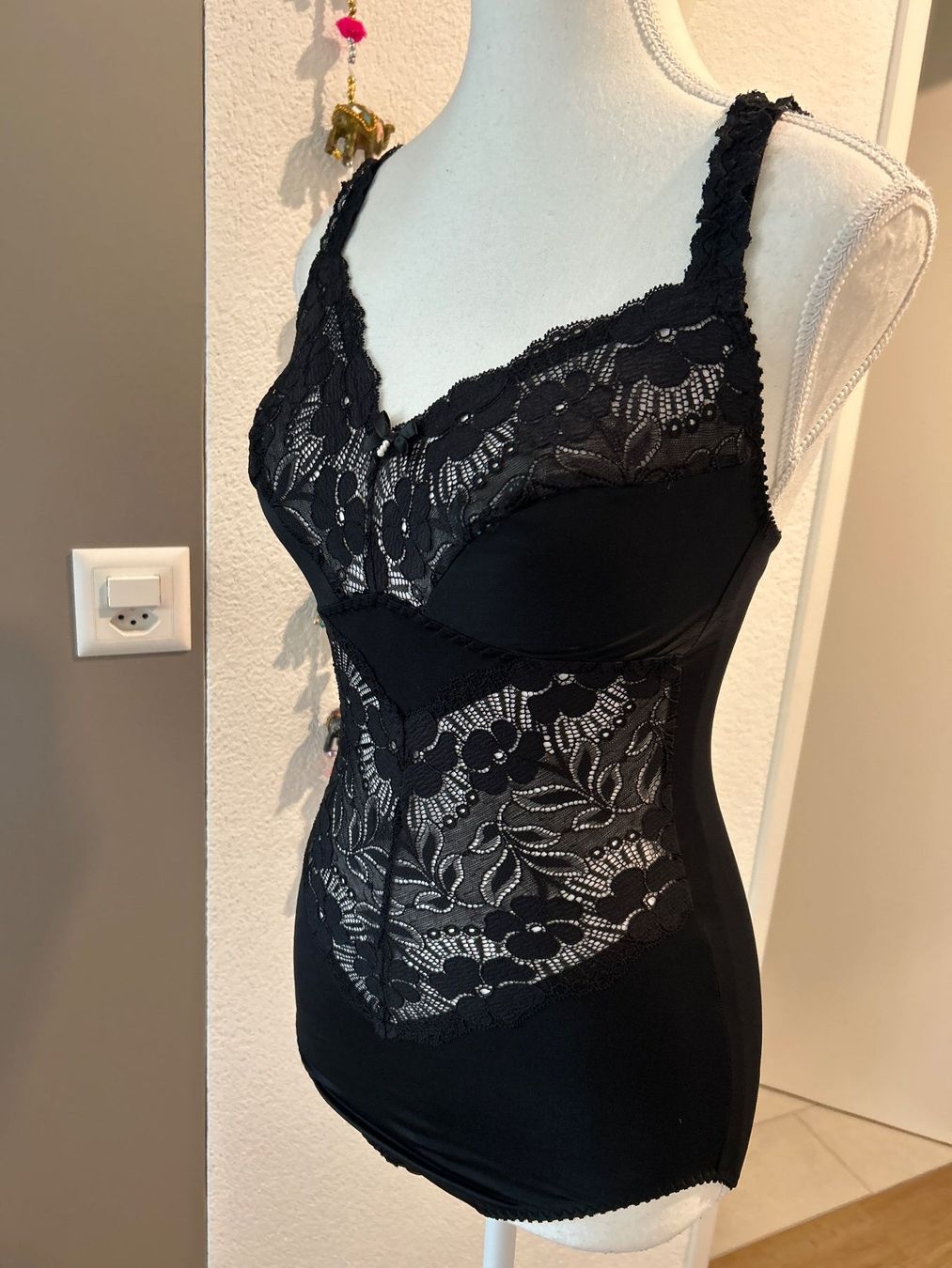 Sonstige Unterwäsche: Bodyforming Body schwarz mit Spitze – Neu (gemäss Beschreibung) aus Brunnen von Nala2929 4