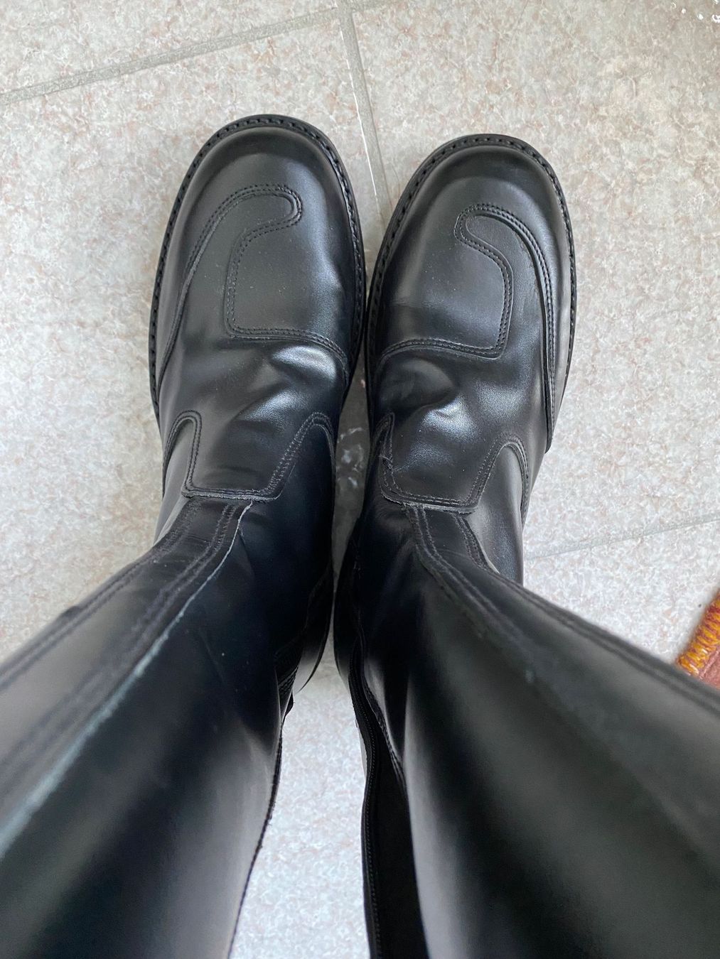 Scarpe da uomo: Neuwertige Leder-/Bikerstiefel Gr. 44 – Nuovo (secondo la descrizione) da Besazio venduto da lionheart63 2