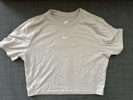 Nike T-Shirt Damen Slim Fit beige Grösse M guter Zustand
