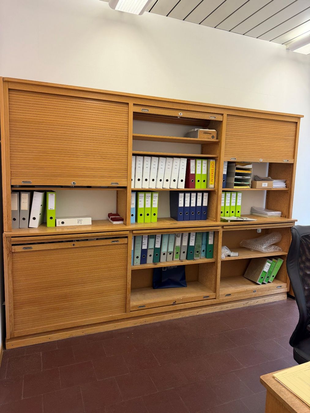 Schränke: Aktenschrank mit Rollladen – Gebraucht aus Bern von inf_86pc 2