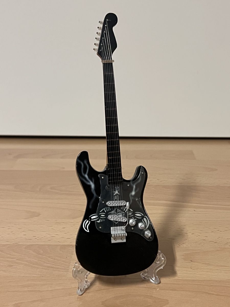 Toutes les décorations: Gitarren-Modell Deko – D'occasion à Oekingen par steph.67