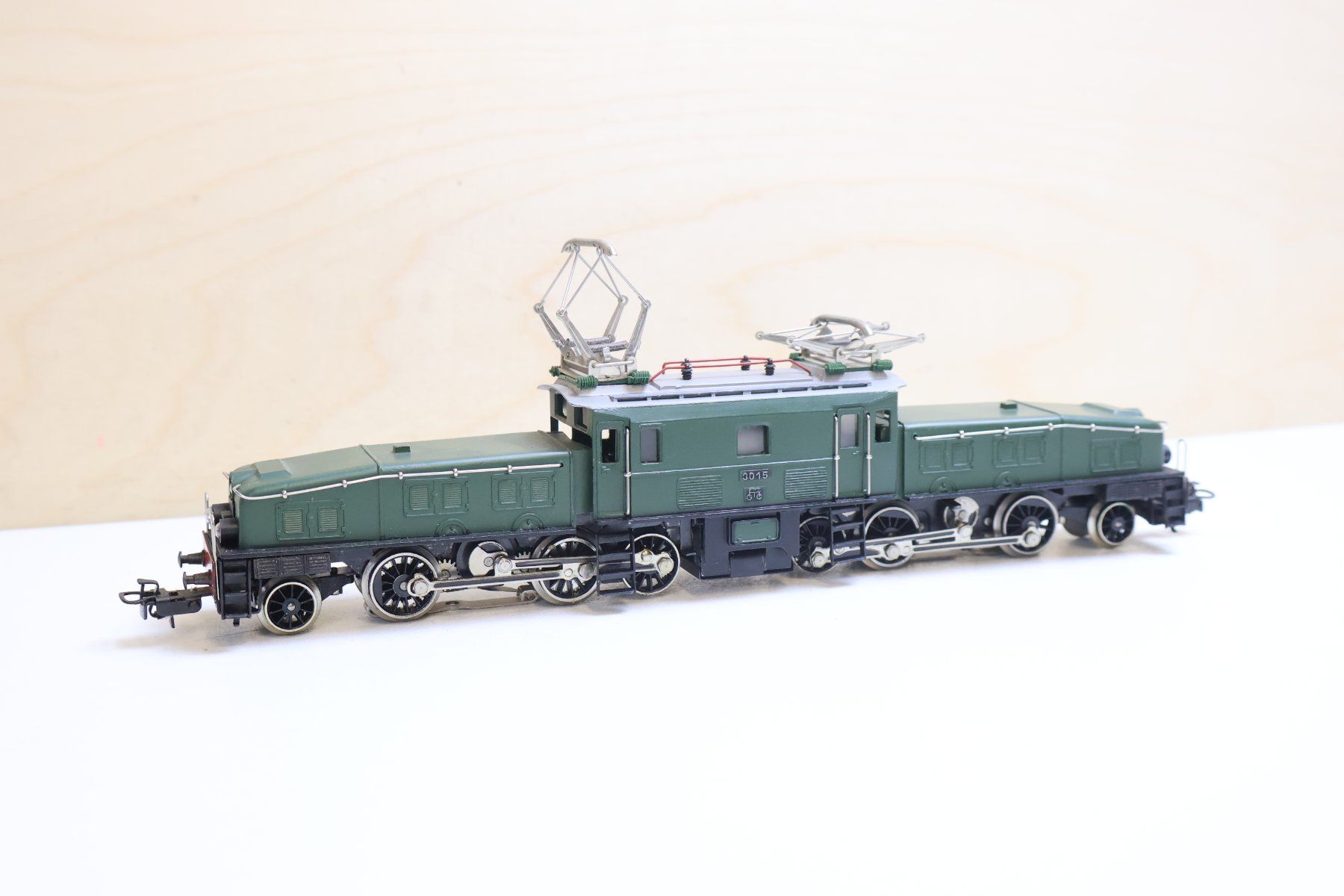 Märklin Modellini di ferrovie: Märklin SBB Krokodil E-Lok 3015 - Top Gussmodell – Usato da Winterthur venduto da Monstera 5