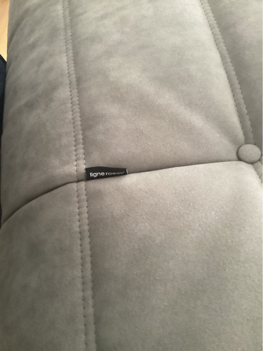 Ligne Roset Divani: Ligne Roset Togo Sofa und Eckteil in Alcantara Silver – Usato da Gunten venduto da asa017 4