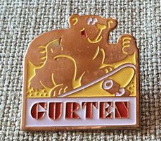 J909 - Pin Gurten Bier Bär Rollbrett