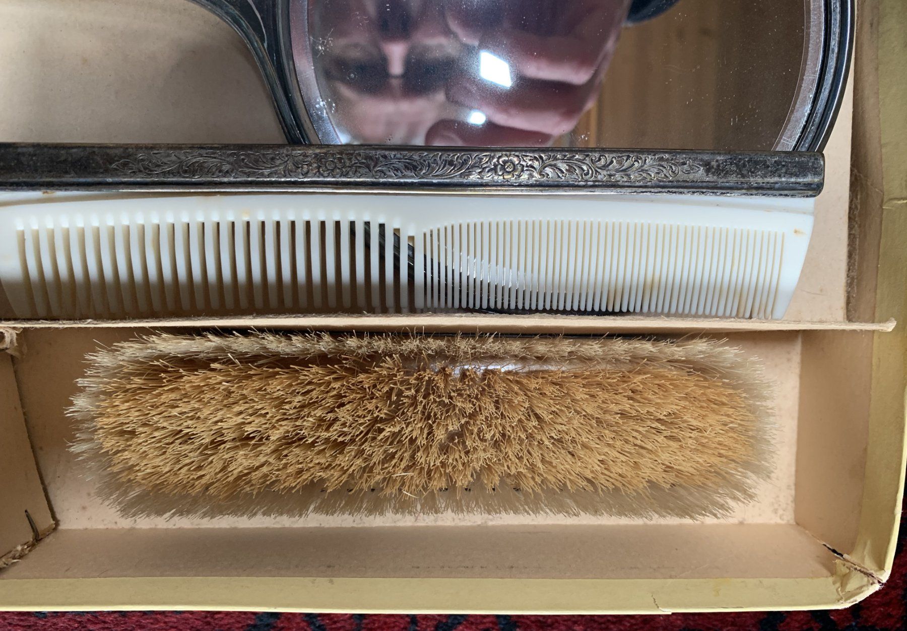 Altro per la cura dei capelli: Schmuckes antikes Kosmetik-Set – Usato da Ebnat-Kappel venduto da pourlemerite 3