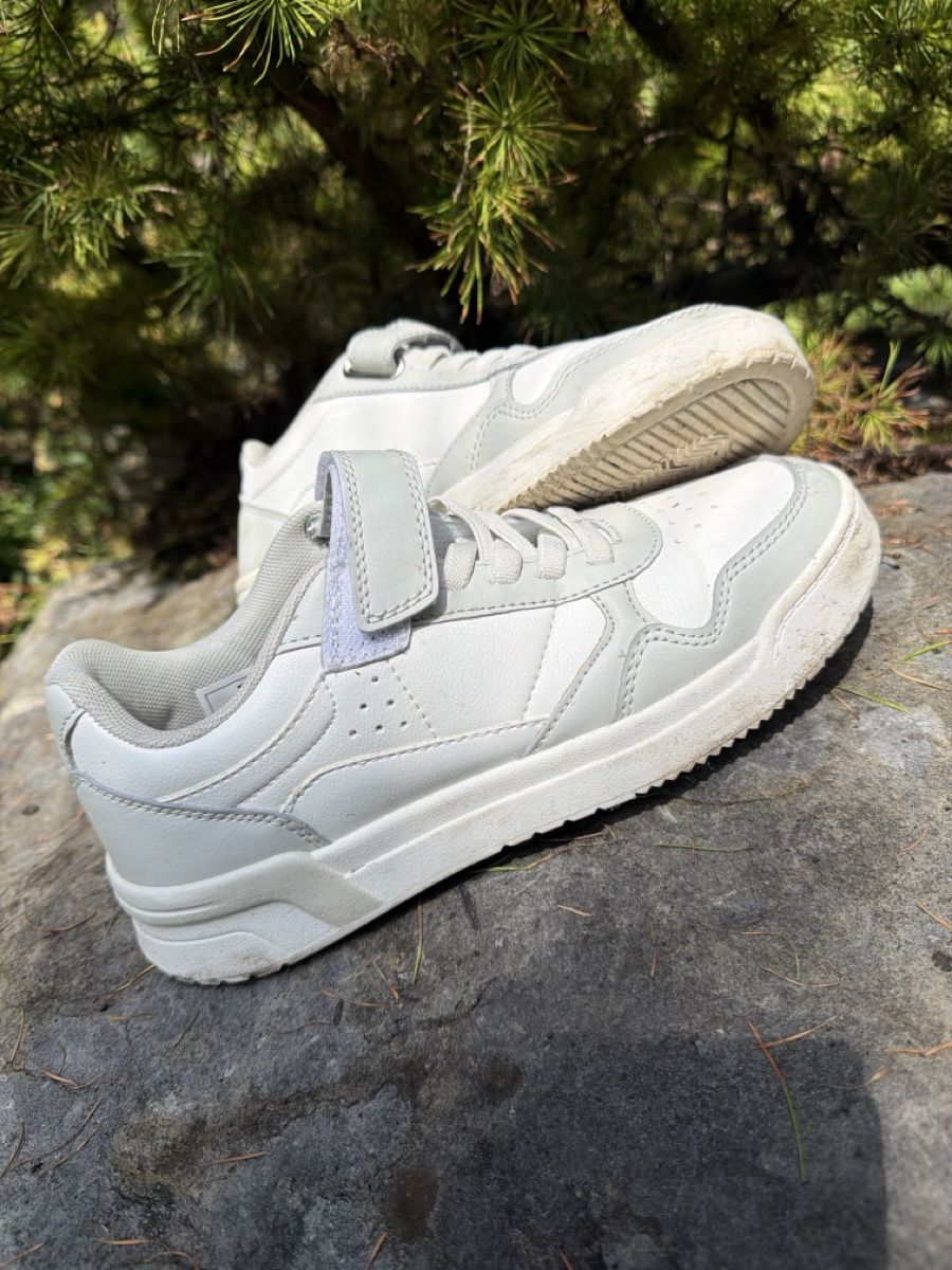 Chaussures garçon: Kinder Sneaker weiss Grösse 37 – D'occasion à Brunnen par Nessi... 3