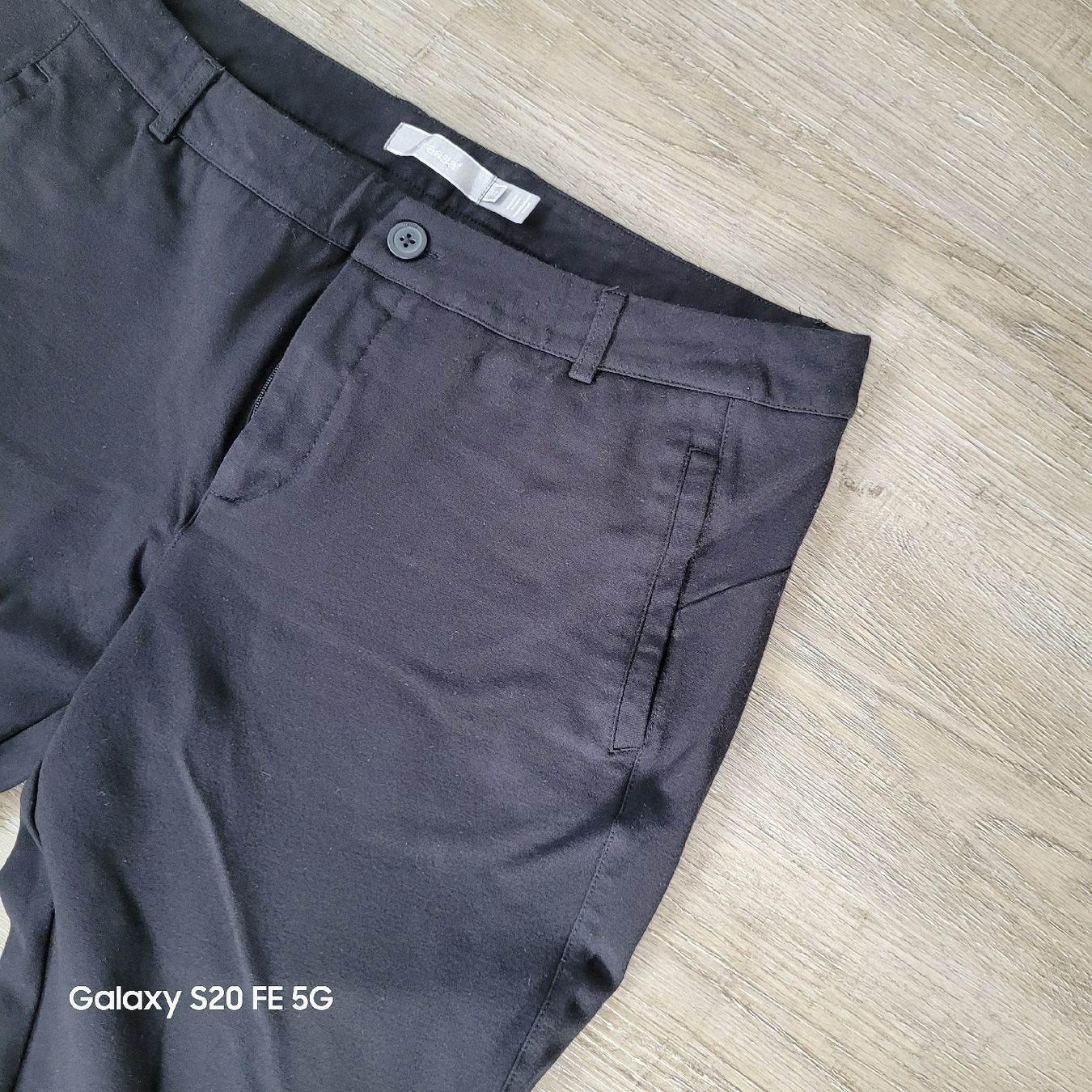 Pantaloni: schwarze Stoffhose 42 – Usato da Niederbuchsiten venduto da klengyel 1