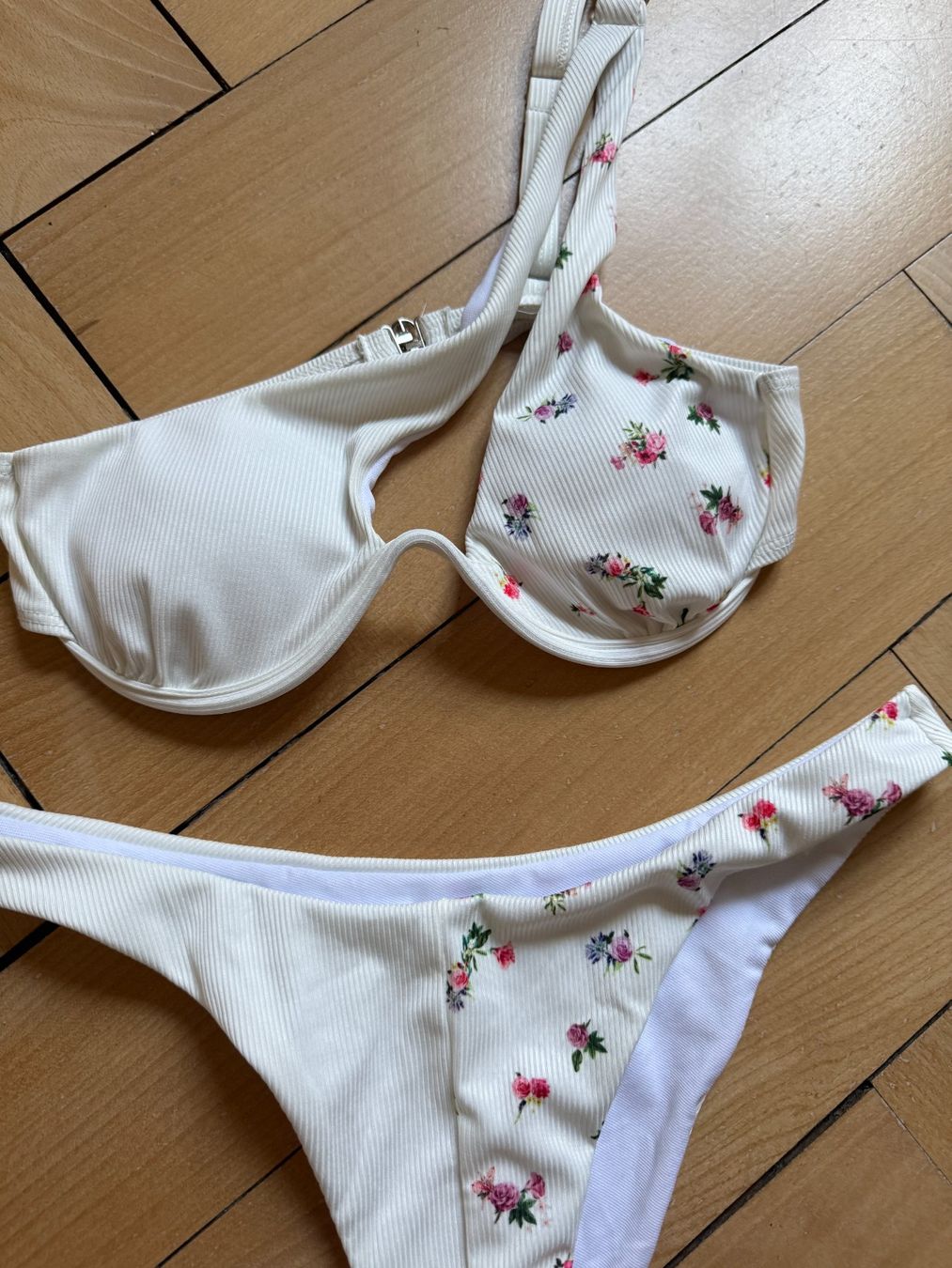 Zaful Maillots de bain & Bikinis: ZAFUL - Bikini weiss geblümt S – D'occasion à Zürich par Diazaio 1