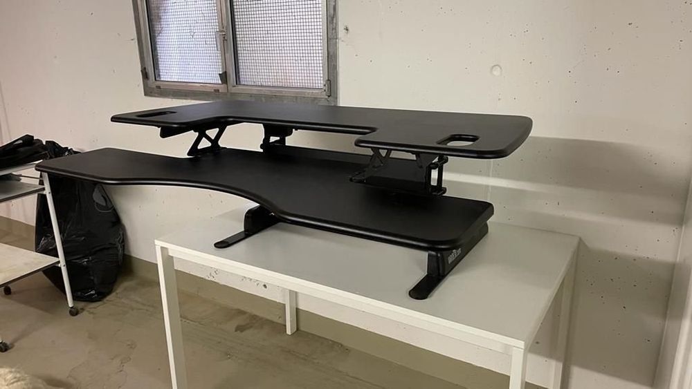 Fixations: Büro Komputer Halter (NP $525) – D'occasion à Beinwil am See par nayelidalisay 5