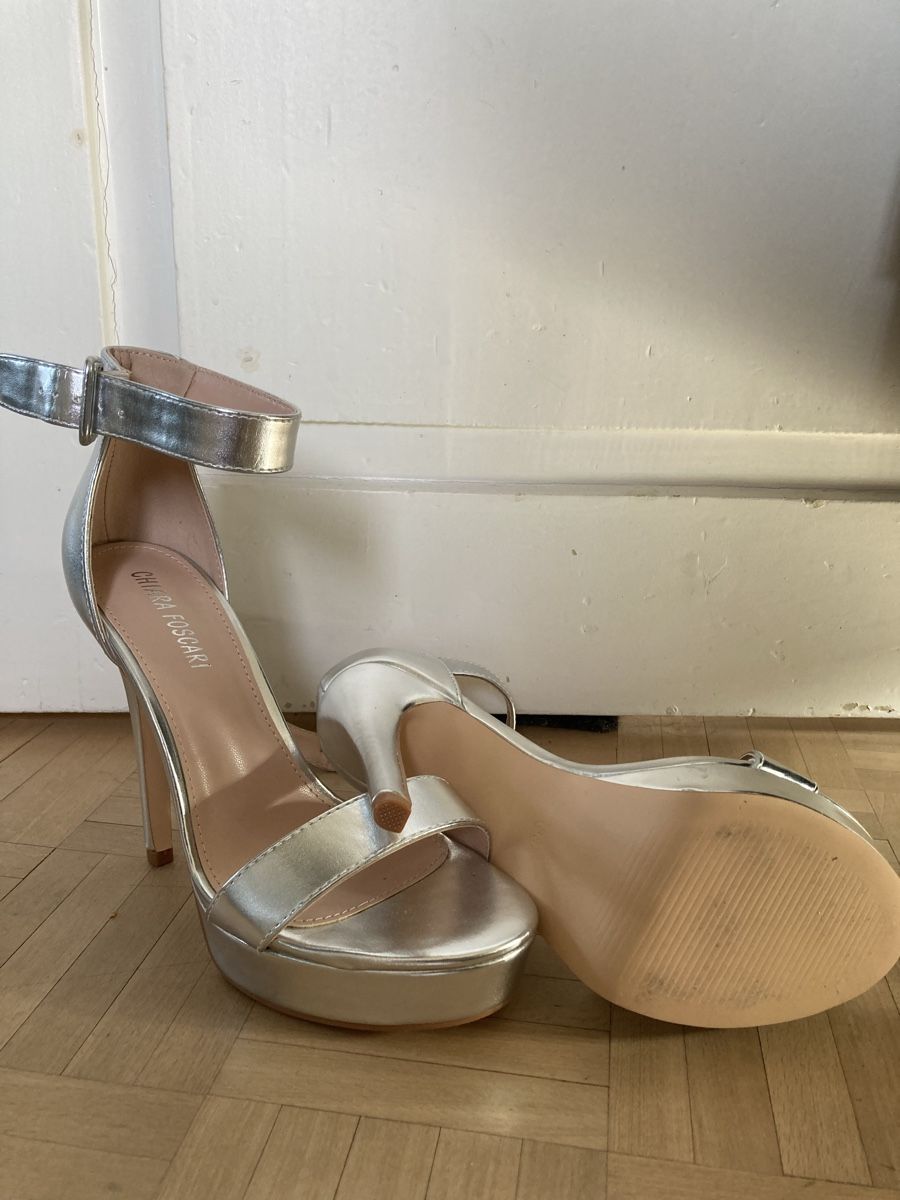 Scarpe da donna: Silberne High Heels, Gr. 38, NEU!! – Nuovo (secondo la descrizione) da Bäretswil venduto da Ki-Ja-S 1