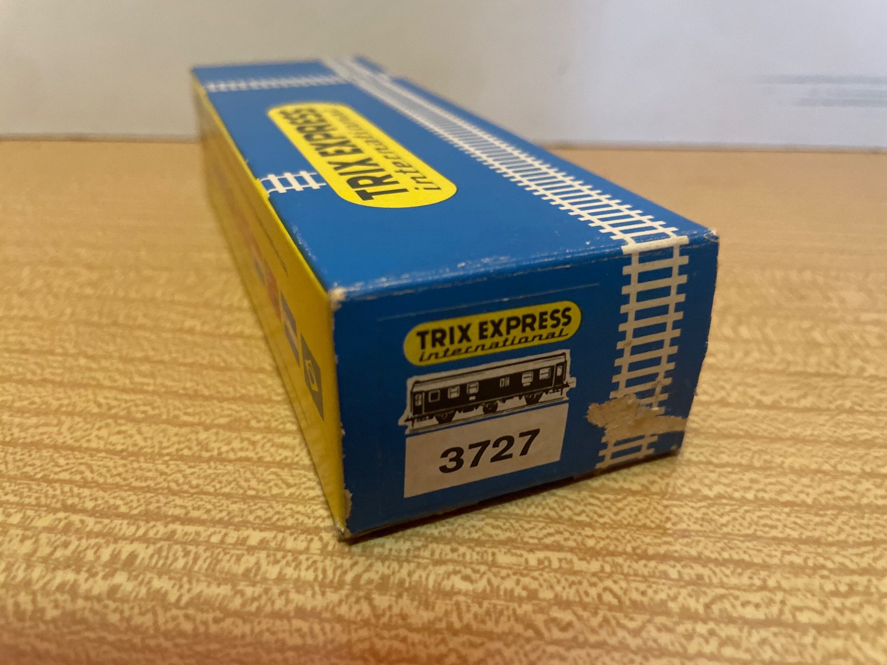 Trix Modellini di ferrovie: Trix Express H0 3727 DB 2. Klasse – Usato da Suhr venduto da Daneli7 5