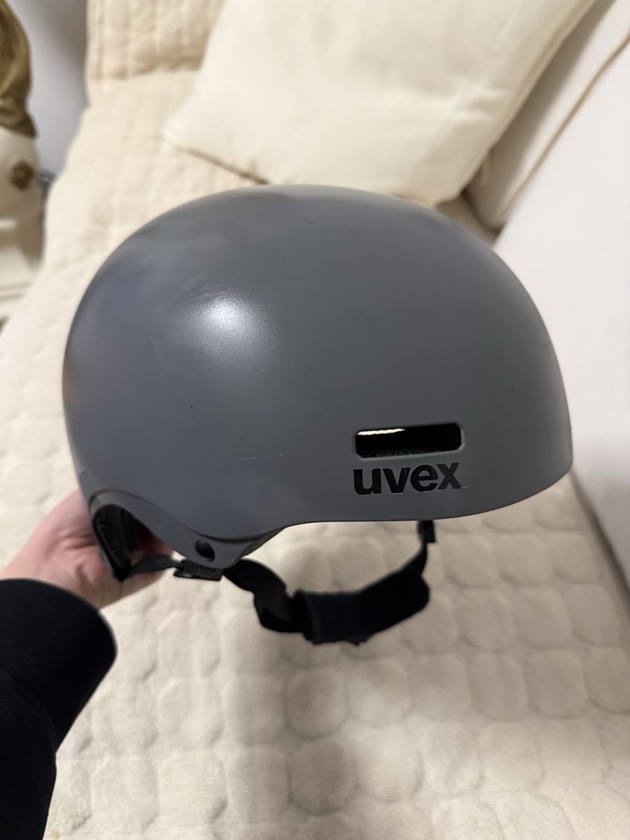 Uvex Caschi: Casque de ski Uvex, taille 55-59 cm – Usato da Les Avanchets venduto da NR07