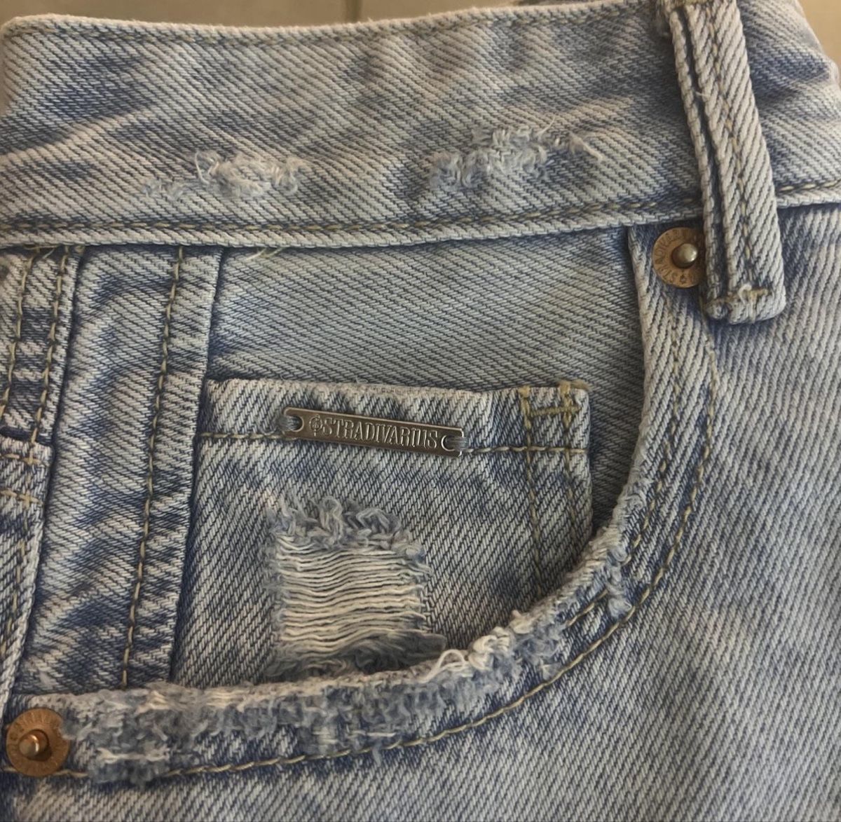 Stradivarius Jeans: Stradivarius Shorts - Size 34 – Usato da Kleindöttingen venduto da blckgoldsilver 3