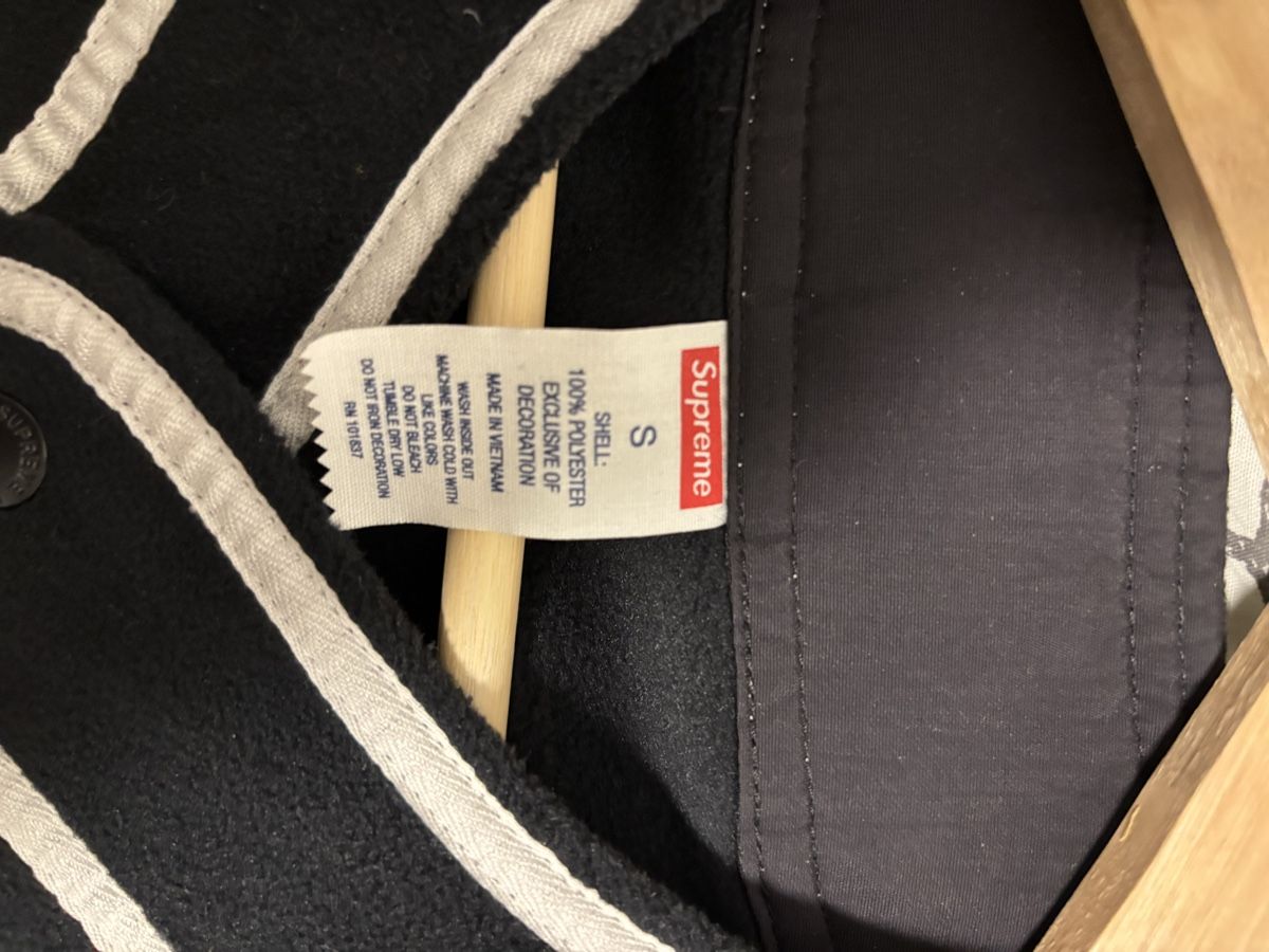 Maillots de corps & Pantalons: Supreme maillot  – Neuf (Voir description) à Neuchâtel par eli_kz9z 3