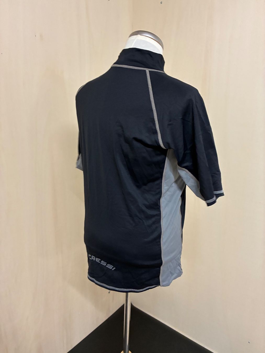 Cressi Costumi da bagno & Bikini: Kurzärmliges UV Shirt von Cressi – Usato da Zürich venduto da van_5xbk 1