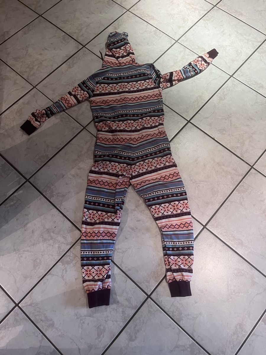Négligés & Pyjamas: Bench Overall mit Kapuze  Grösse 36 – Neuf (Voir description) à Schöftland par nevio74 1