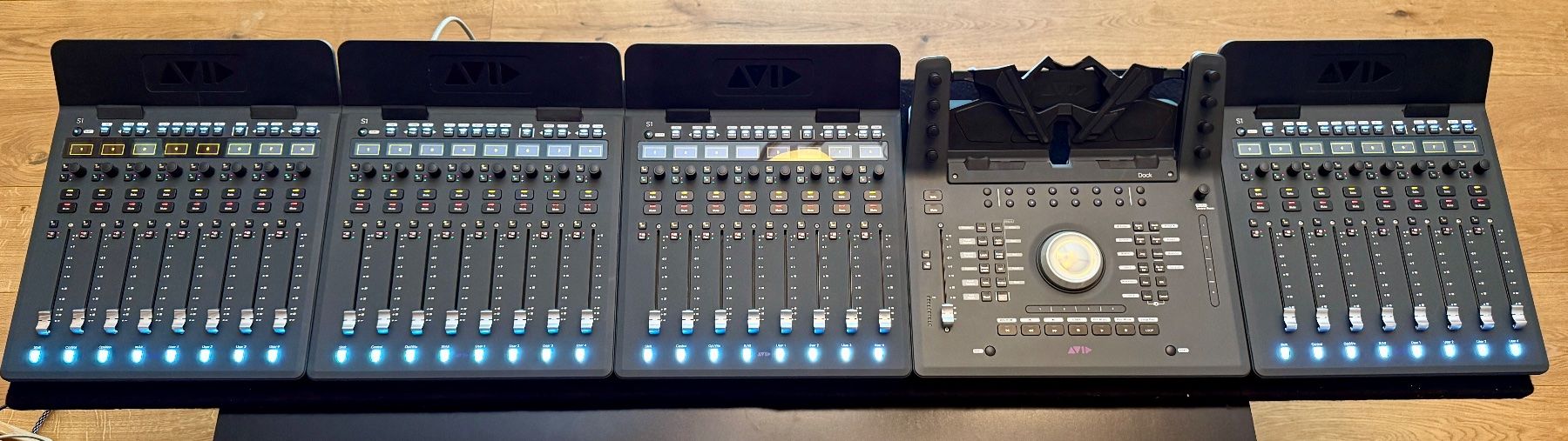 Avid Console di mixaggio: AVID DAW Controller (3x AVID S1 und 1x AVID Dock) – Usato da Zofingen venduto da Dimhof84 4