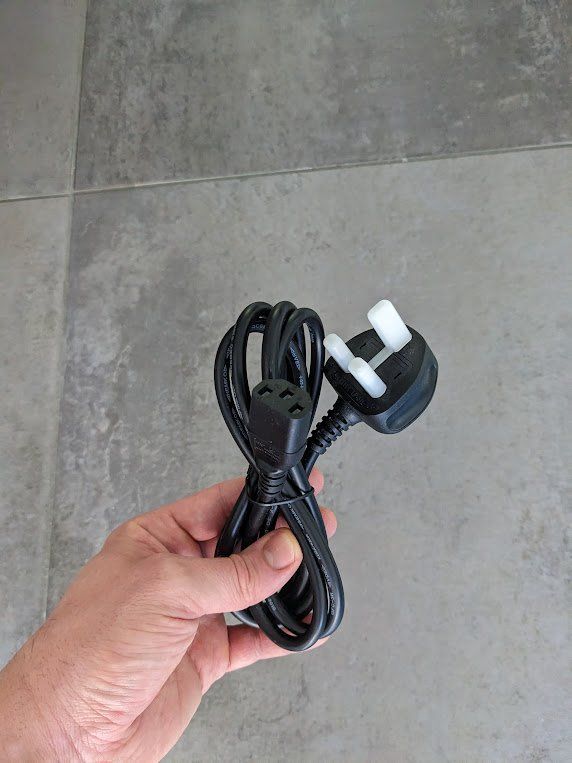 Cavi: Netzkabel, UK Stecker, Typ G, 1,8 m, schw – Usato da Zürich venduto da mar_kj9r