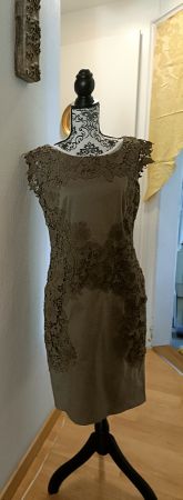 Kleid mit spitzen