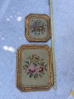 Zwei Stickbilder mit Blumenmotiv in Goldrahmen ca. 25x20cm