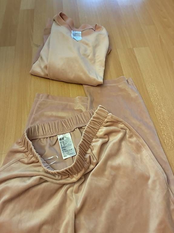 H&M Negligees & Pigiami: Pyjama Trainer Samt Rosa Velvet – Usato da Bern venduto da n-dine 2