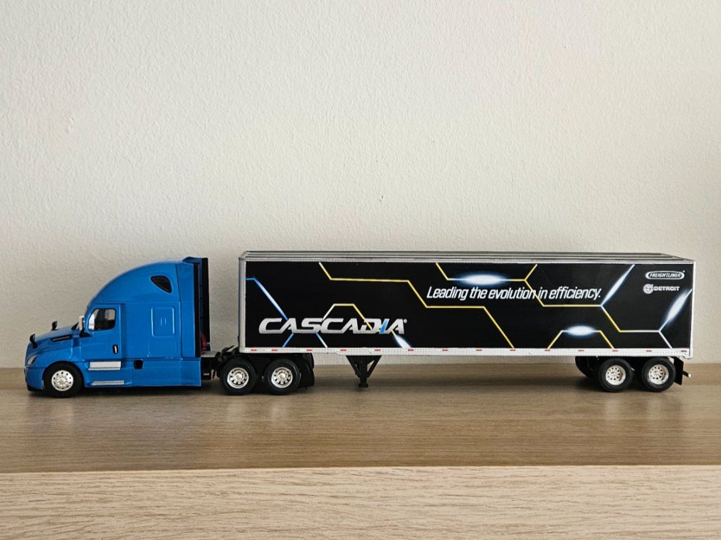 IXO Modellini d'auto: IXO Freightliner Truck 1:43 – Usato da Basel venduto da luk_qv8t