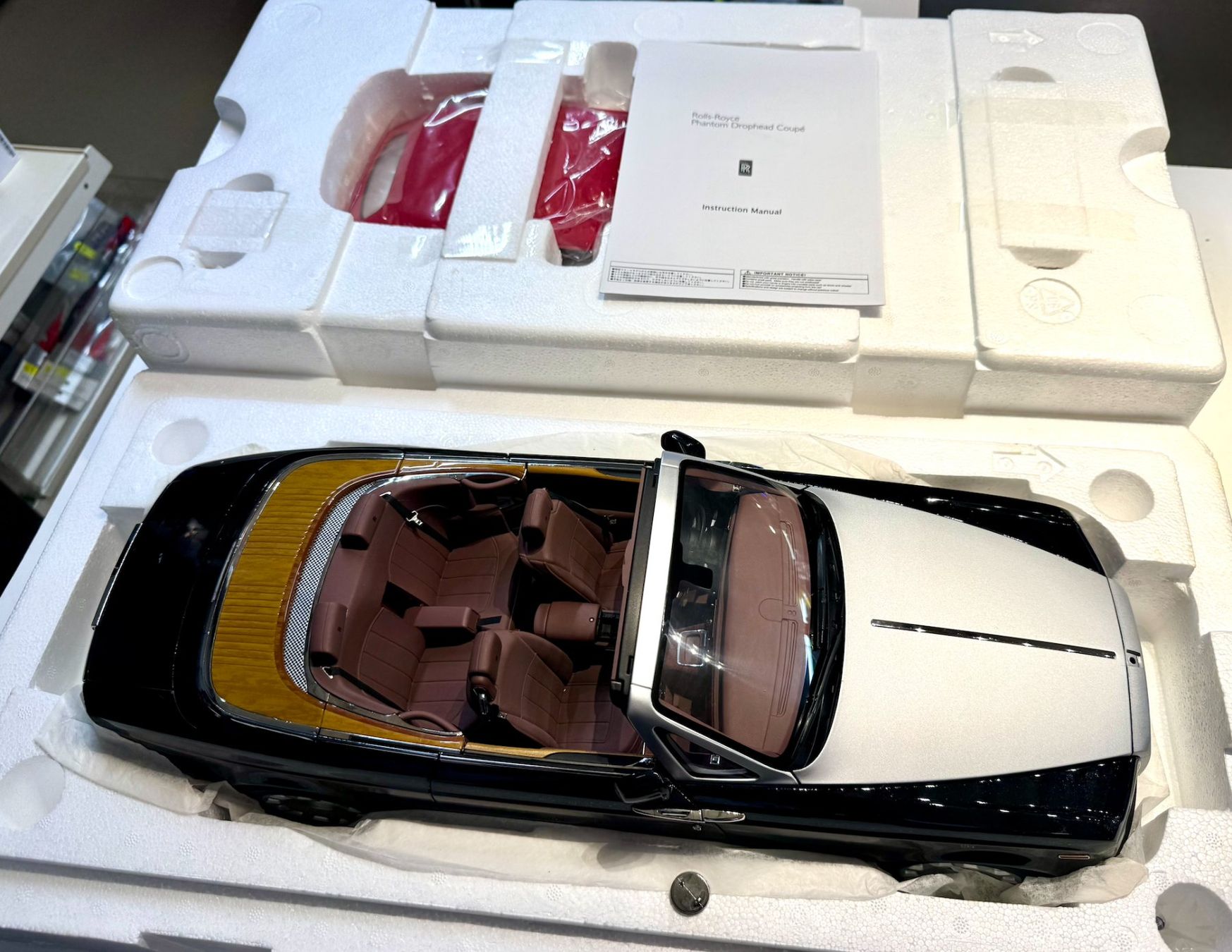 Rolls Royce Voitures modèles: KYOSHO ORIGINAL 1/18 scale Rolls-Royce Phantom 08641 DBK – Neuf avec emballage d'origine à Lausanne par Techobby 5