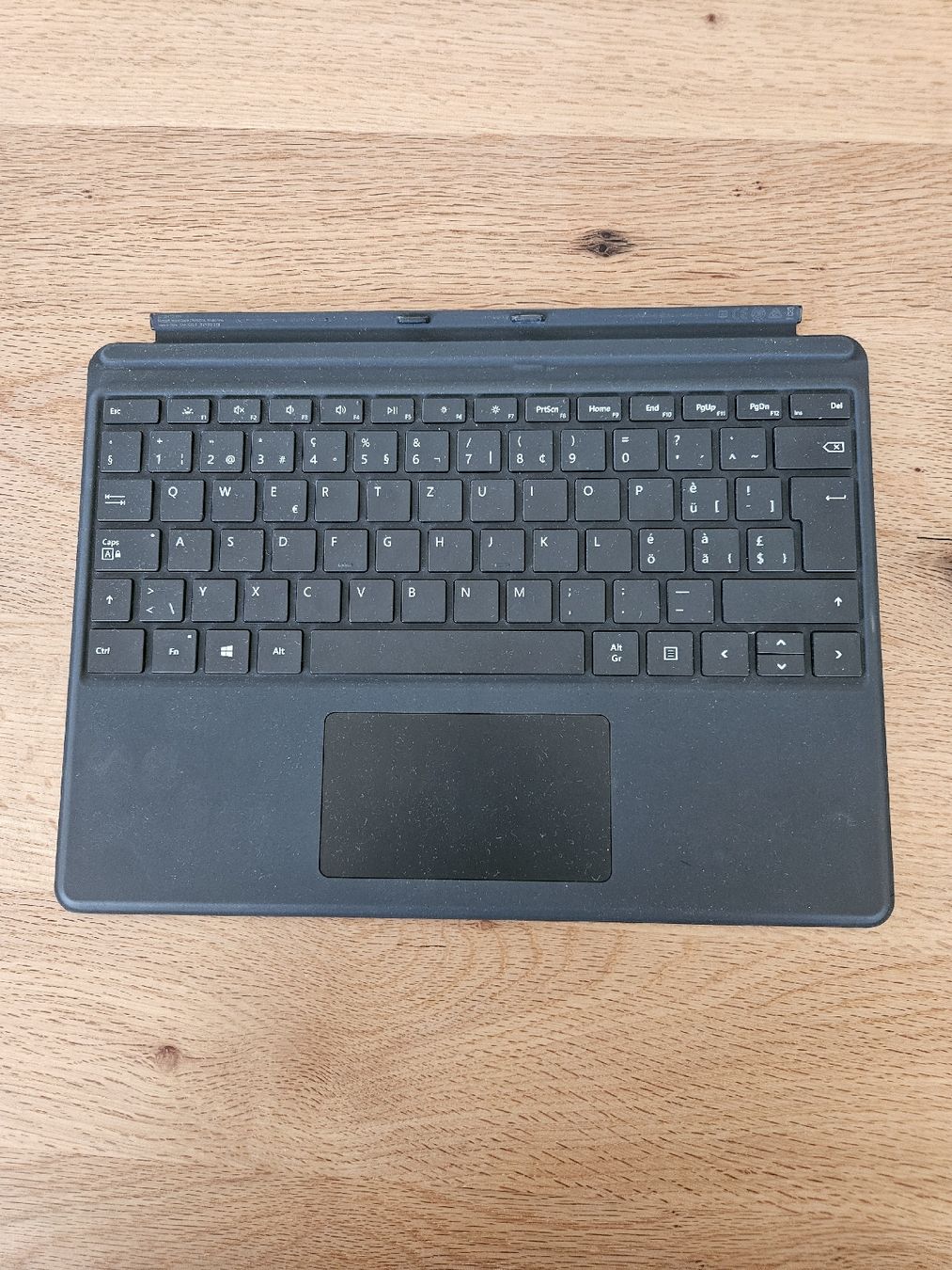 Microsoft Claviers: Surface Tastatur mit CH-Layout – D'occasion à Ernetschwil par PPRL30