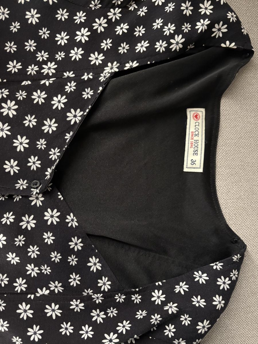 Kleider: Robe Clockhouse noire à fleurs blanches taille  36 – Gebraucht aus Versoix von vic_5p9t 1