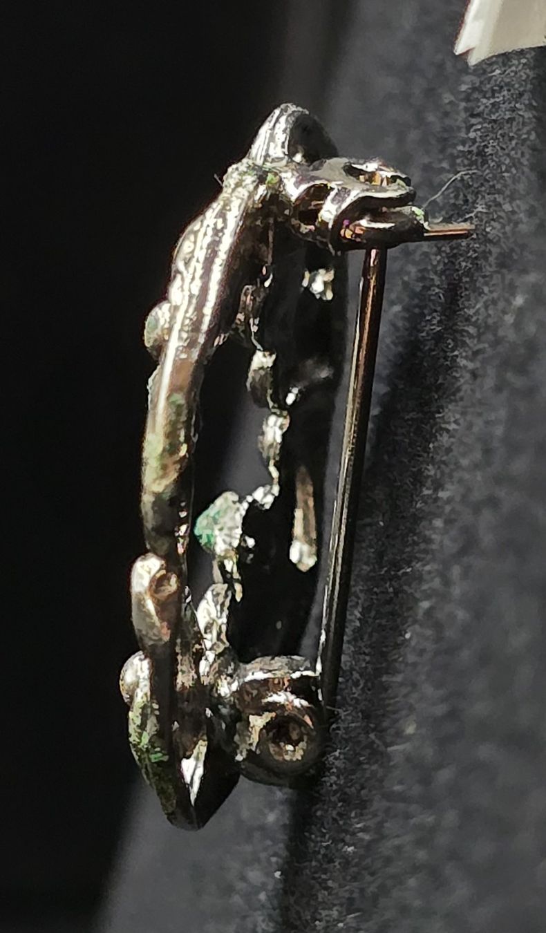 Broches & Aiguilles: Brosche Silberfarbig – D'occasion à Rorschacherberg par snOOpydOg11 4