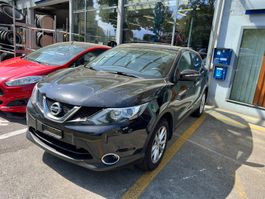 Nissan Qashqai 1.2 – Schwarz