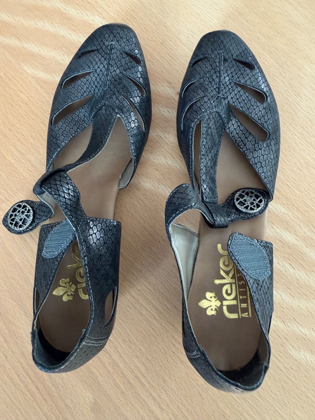 Rieker Damenschuhe: Rieker Sommerschuhe, Grösse 39 – Gebraucht aus Zürich von Kileop