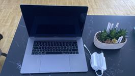 MacBook Pro 13" Early 2015 und MacBook Pro 15", 2018