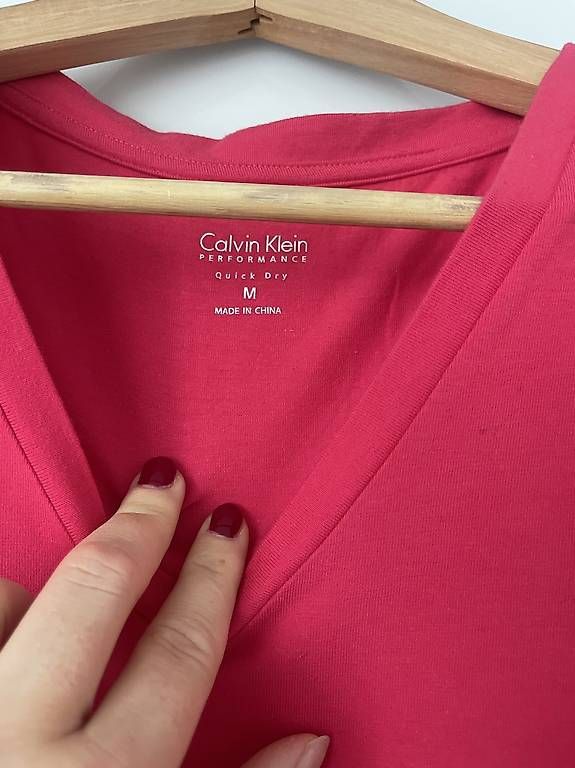 Calvin Klein T-Shirts: Calvin Klein Sport Tshirt in Größe M – Gebraucht aus Zürich von michaela_2024 1