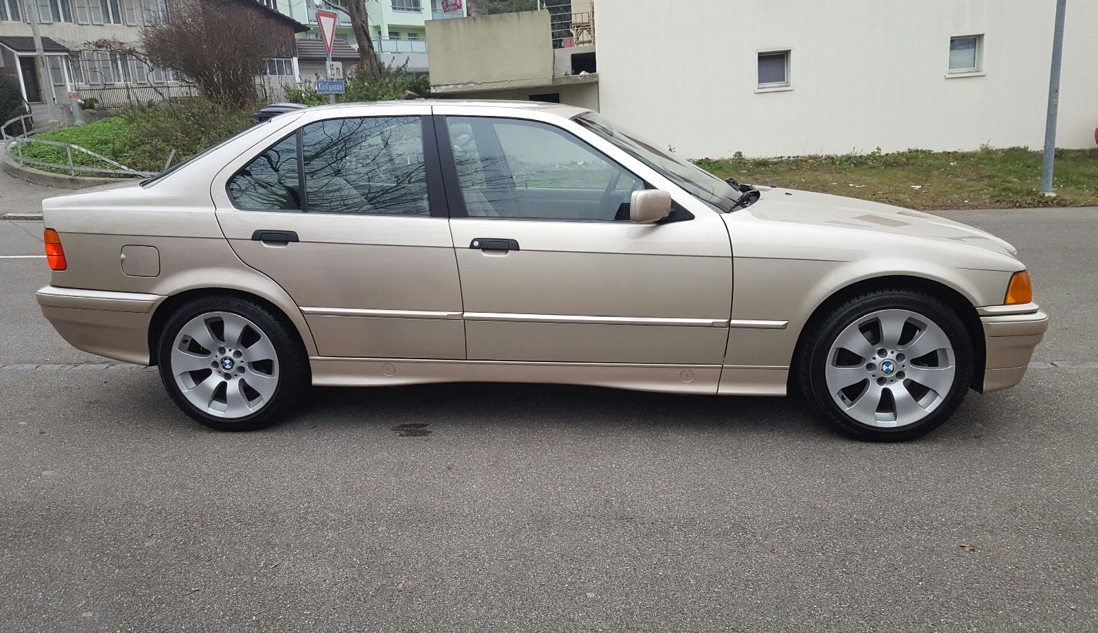BMW Automobili: BMW 325i A – Usato da Lengnau BE venduto da mar_fcb8