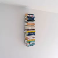 Schwebendes Bücherregal