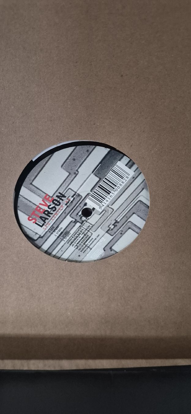 Vinyles: 53 vinyl TECHNO early 2000s – D'occasion à Bex par kalibouli 7