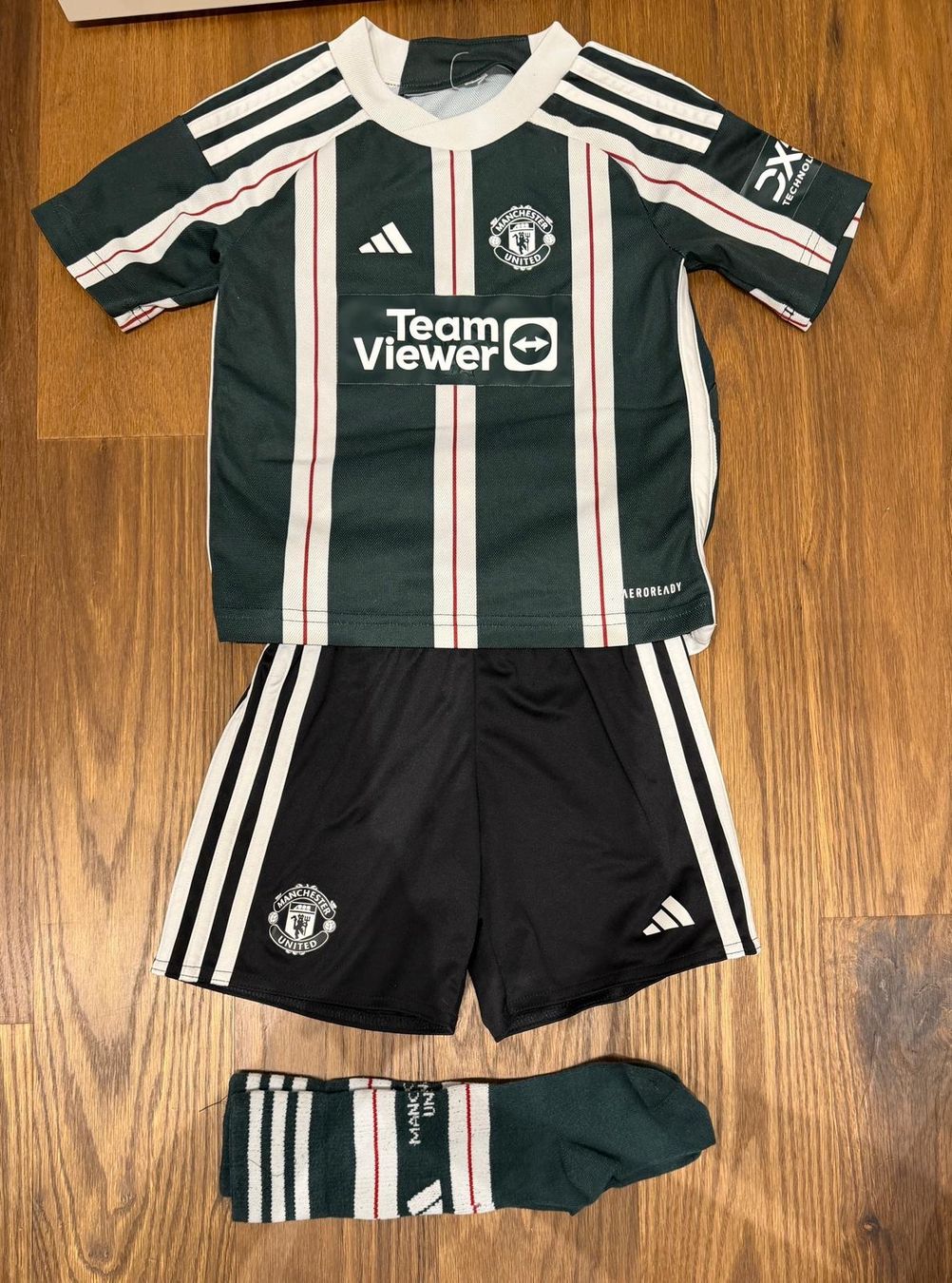Adidas Survêtements: Fussball Trikot Gr 110 – D'occasion à Horgen par Auction-Kings