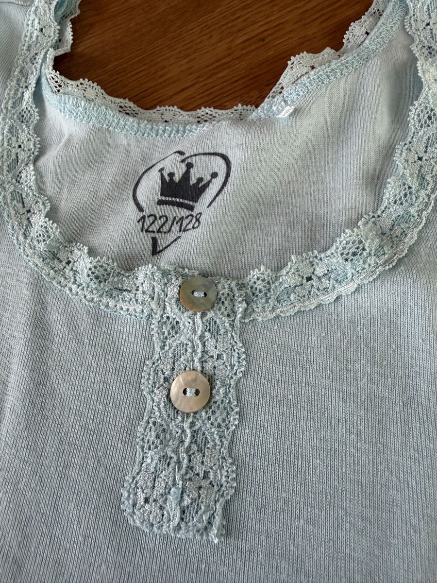 Biancheria intima: Unterhemd hellblau mit Spitze Grösse 122/128 – Usato da Grabs venduto da Shelly_87 1