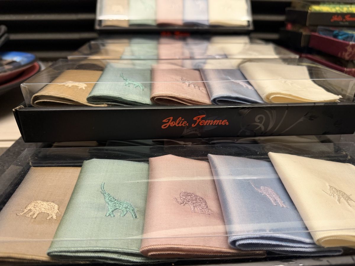 Altro in  Abbigliamento & Accessori: Coffrets mouchoirs en soie – Nuovo e nell'imballaggio originale da Corbeyrier venduto da ant_2r6l 2