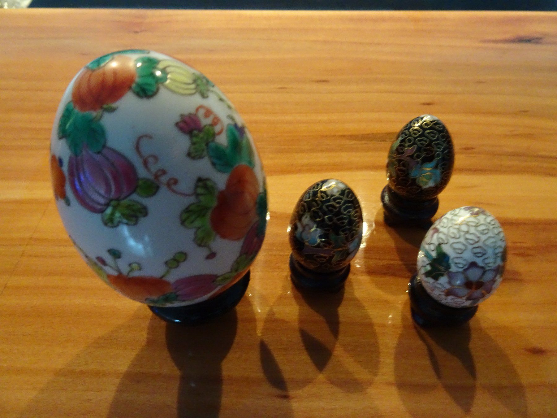 Statuette: Ei   Eier   -  4 Sammel-Eier  aus Porzellan u/oder Cloisonné – Usato da Vitznau venduto da Mina60