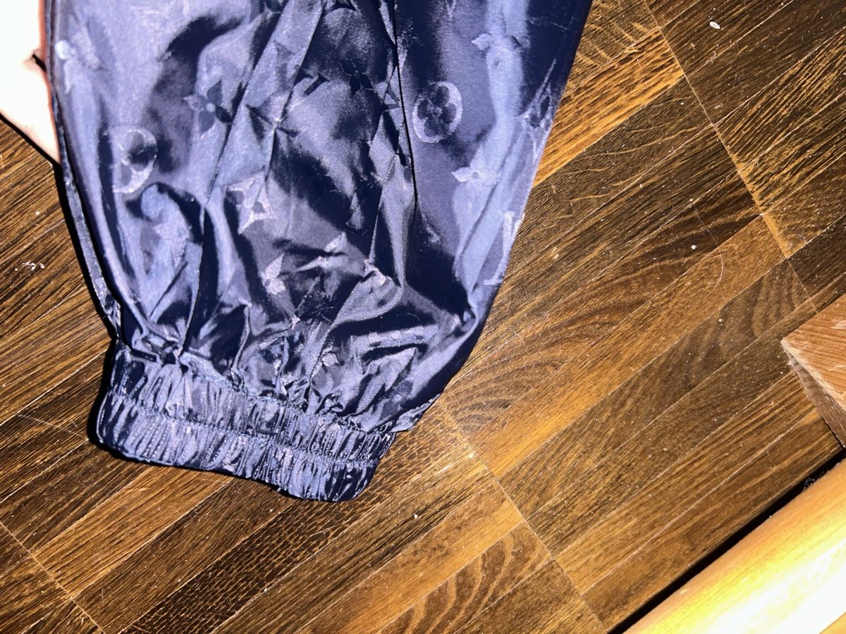Louis Vuitton Giacche: Louis Vuitton LV Monogram Reversible Navy Windbreaker – Nuovo (secondo la descrizione) da Winterthur venduto da yan_yfz7 4