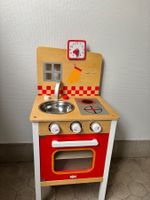 Hübsche kleine Kinderküche aus Holz für kleine Köche