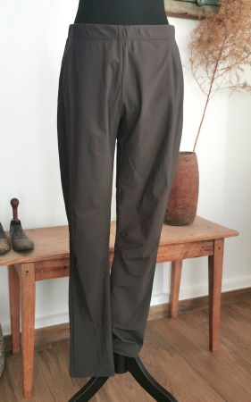 E... Due schmale bequeme Hose Gr. S