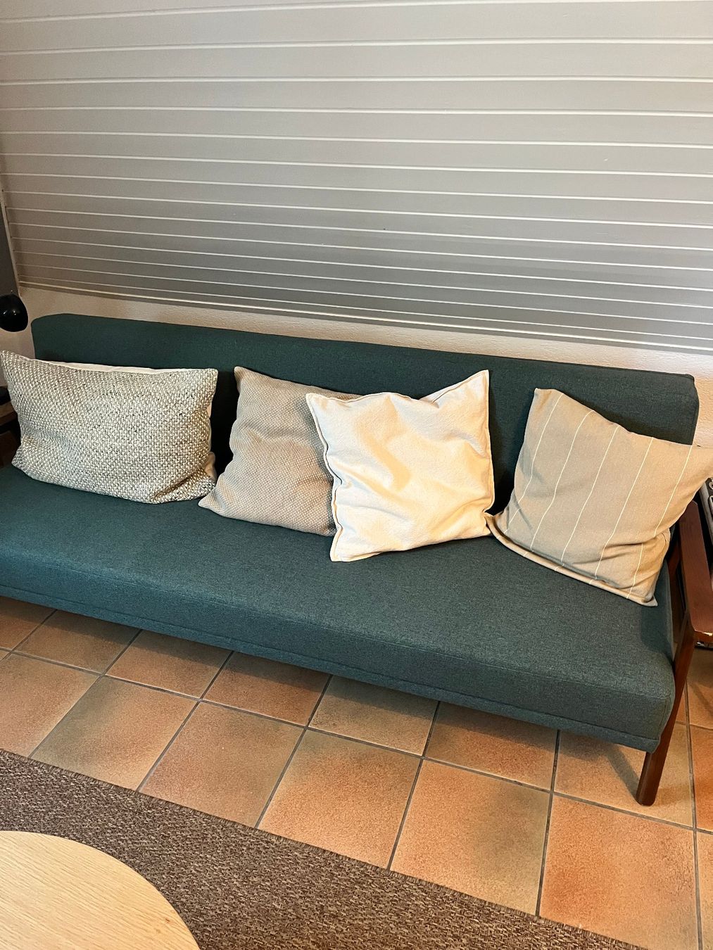 Cuscini: Lot de 4 coussins et 3 plaids – Usato da Nyon venduto da vit_j99t