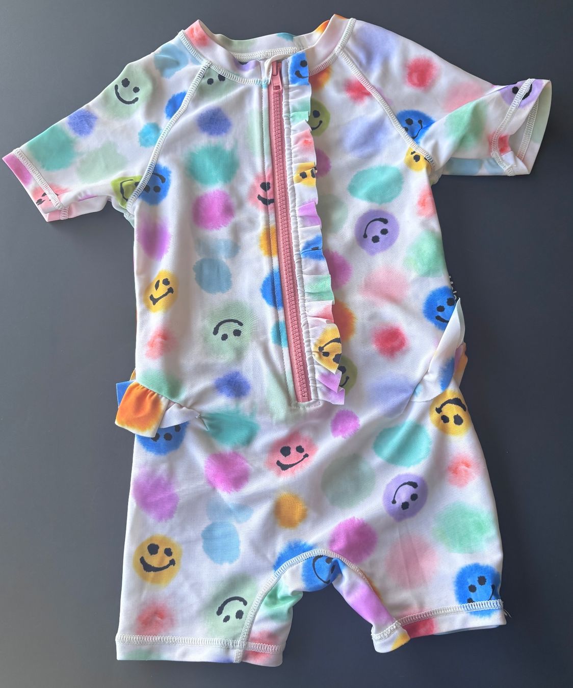 Molo Maillots de bain: Badeanzug Molo, bunt Smiley Grösse 98 – D'occasion à Brugg AG par tsannen