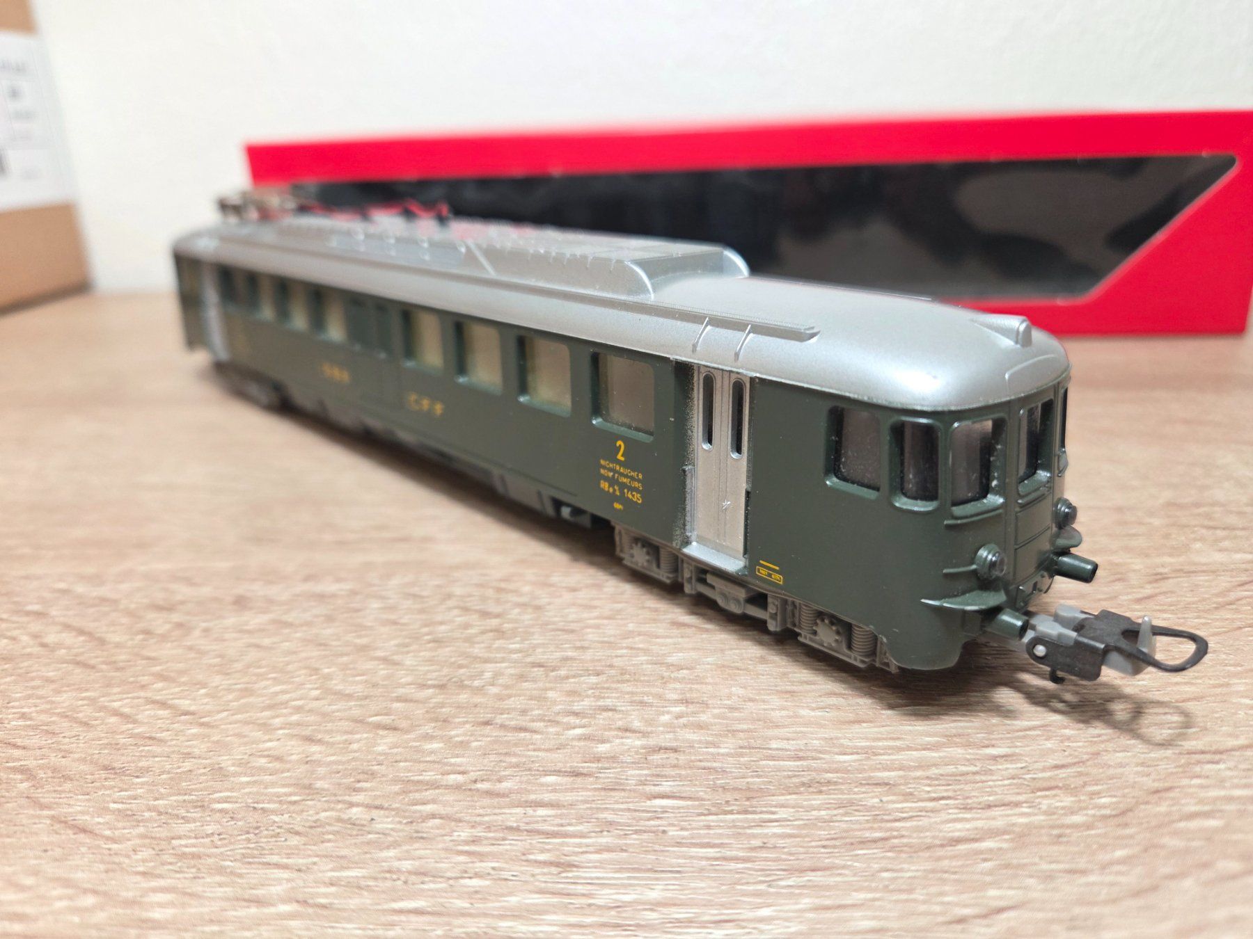 Lima Modellini di ferrovie: Lima E-Lok Triebwagen RBe 4/4 SBB H0 – Usato da St-Aubin-Sauges venduto da Lo_Go 3