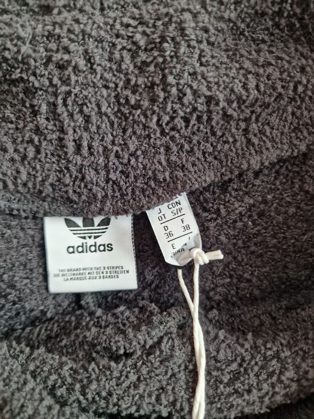 Adidas Lots de vêtements: Ensemble Adidas neuf  – Neuf avec emballage d'origine à Yverdon-les-Bains par Ed9lude 3