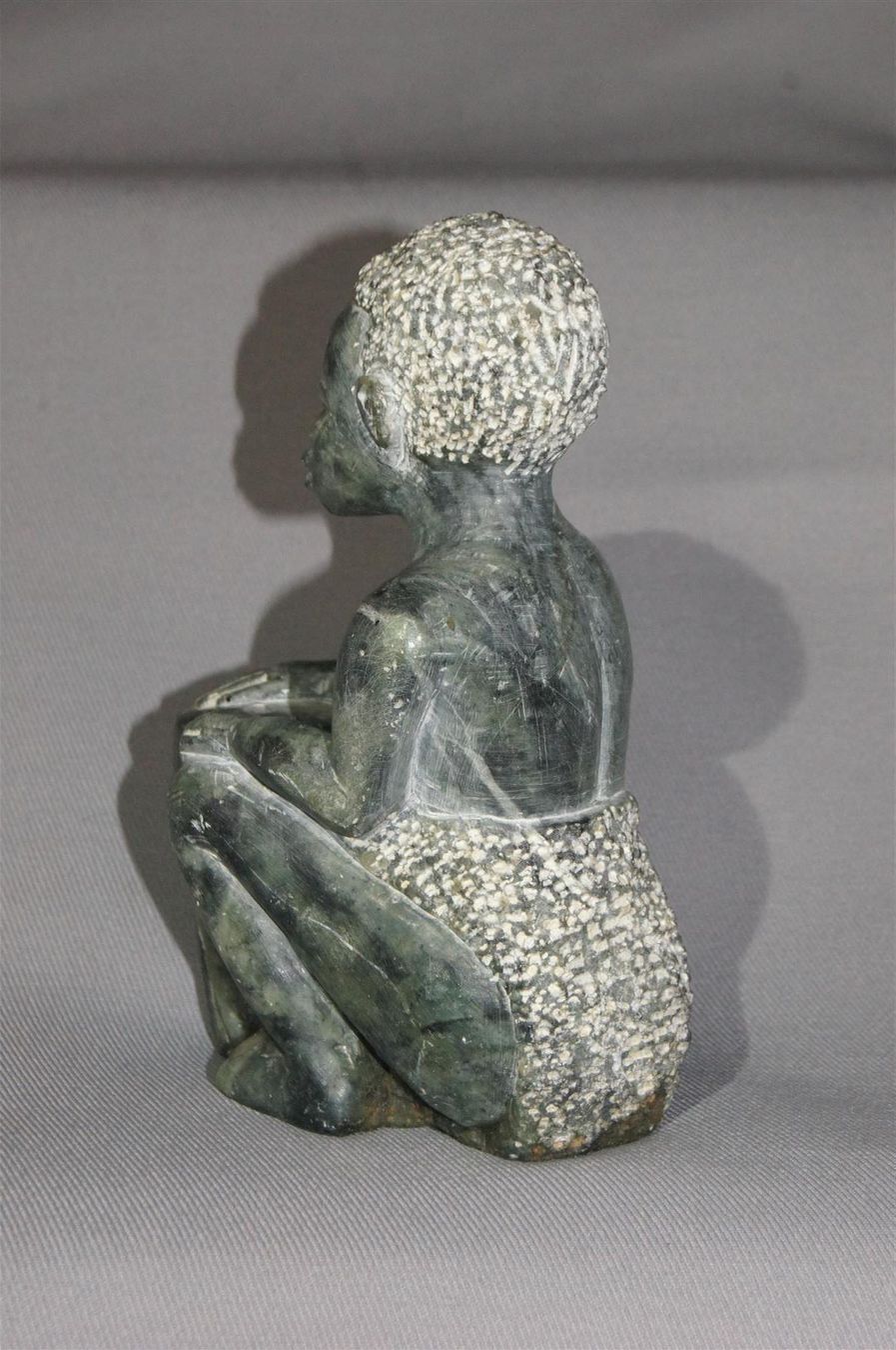 Skulpturen & Statuen: Afrikanischer Trommler aus Stein – Neu und originalverpackt aus Geroldswil von ARTEFACTO 2