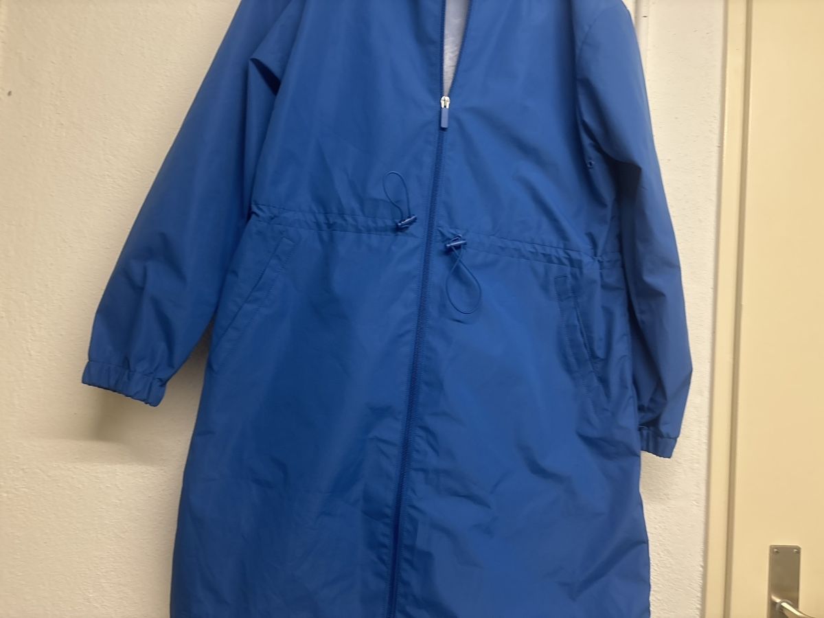 Migros Manteaux: Damen Regenjacke blau Grösse M Migros Essentials – Neuf (Voir description) à Wallisellen par ASZT 1